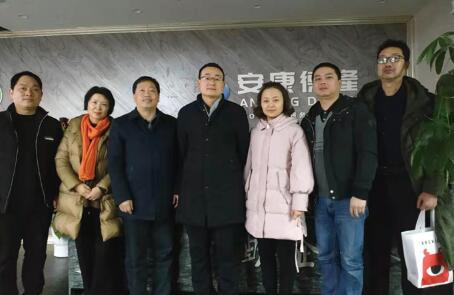市、區(qū)科技局一行領(lǐng)導(dǎo)蒞臨參 觀指導(dǎo)